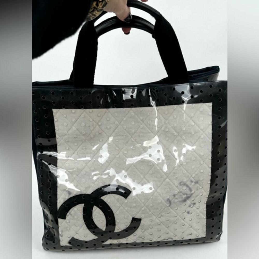 Chanel ENORMOUS tote, black + white fabric w/perforated pvc layer over material - Picture 8 of 16